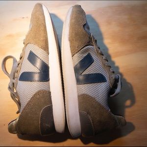 Veja Sneaker Athletic Shoes